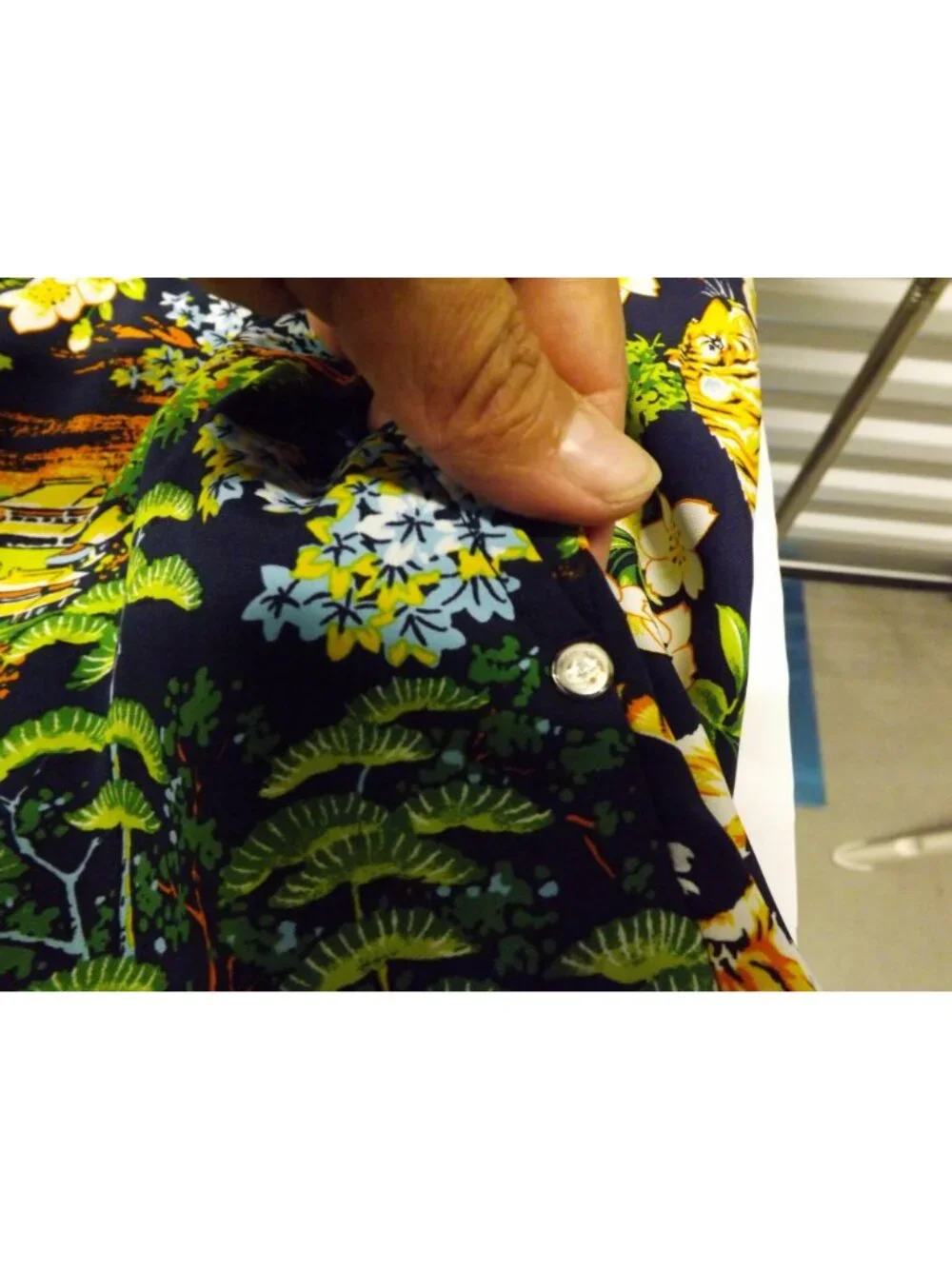 Ralph Lauren RLX Mens Tiger Floral Polo Golf Shorts Size 40 Polyester Multicolor